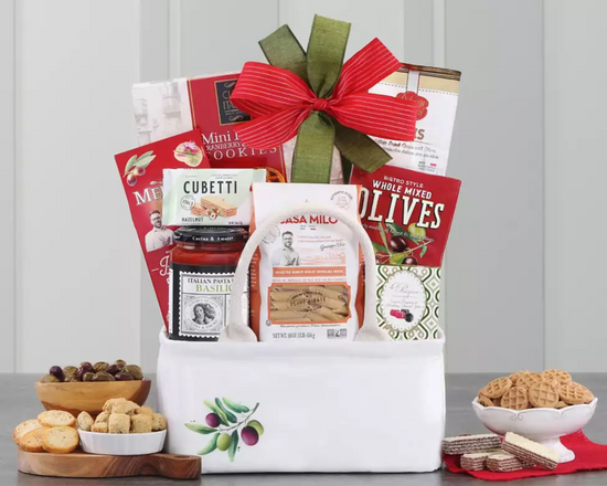 Italian themed gift basket with snacks and cookies   Italian themed gift basket with snacks and cookies
